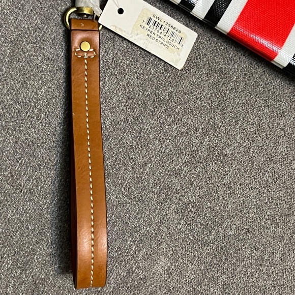 NWT Fossil 3 Cosmetic Red Stripe Triple Key Per Keyper Organizer Makeup Coated - Picture 9 of 10